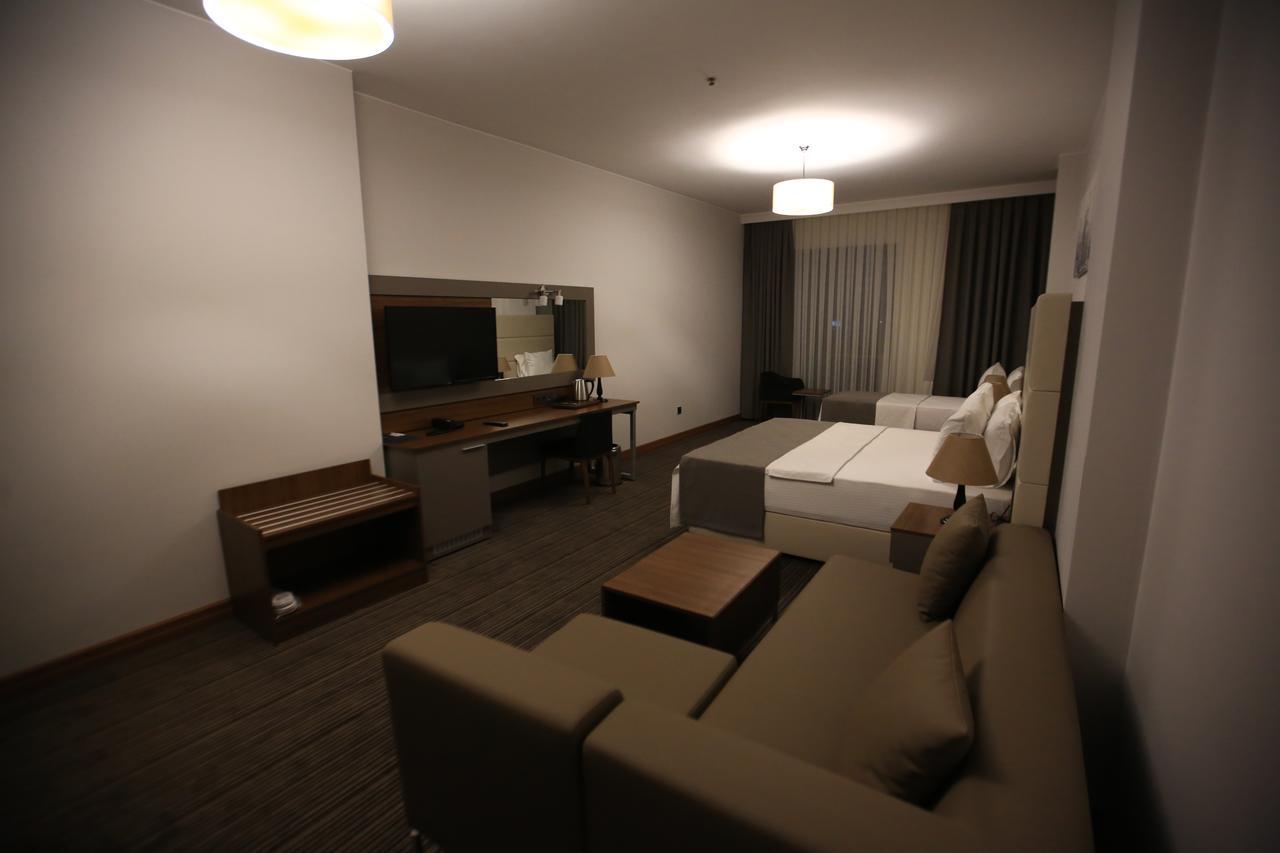 Familya Otel Erbaa Екстериор снимка
